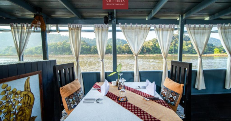 restaurant near Mekong river Victoria Xiengthong Palace