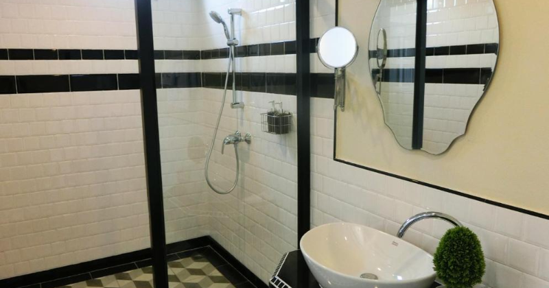 Bathroom Bloom Boutique and Café