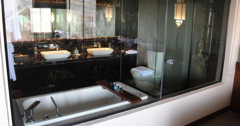 Bathroom Lao Poet Hotel